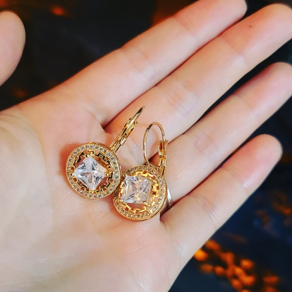 Gold Plated Zirconia Lever back Earrings 🤩 - Picture 4 of 4